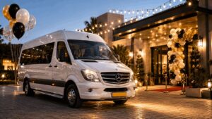 הסעות השחף VIP - מיניבוס להסעות ליום הולדת בכניסה למתחם אירועים