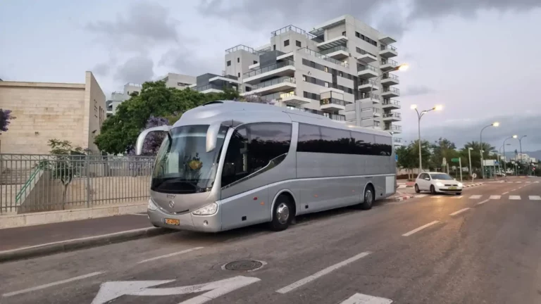 אוטובוס תיירים להסעות לטיולים