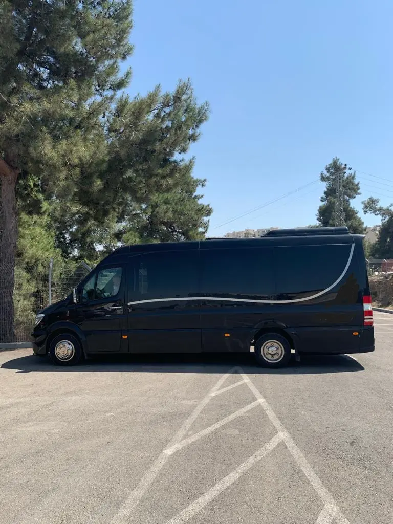 מרצדס ספרינטר VIP שחור להסעת אורחים לחתונה